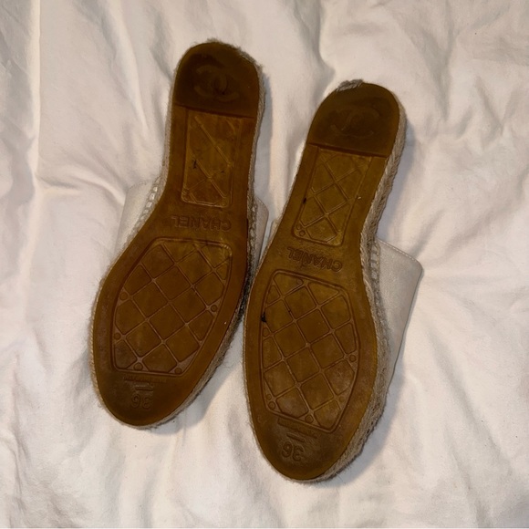 Chanel Open Back Pearlescent Espedrilles Lambskin Black & White Shoes Mules - Picture 3 of 9